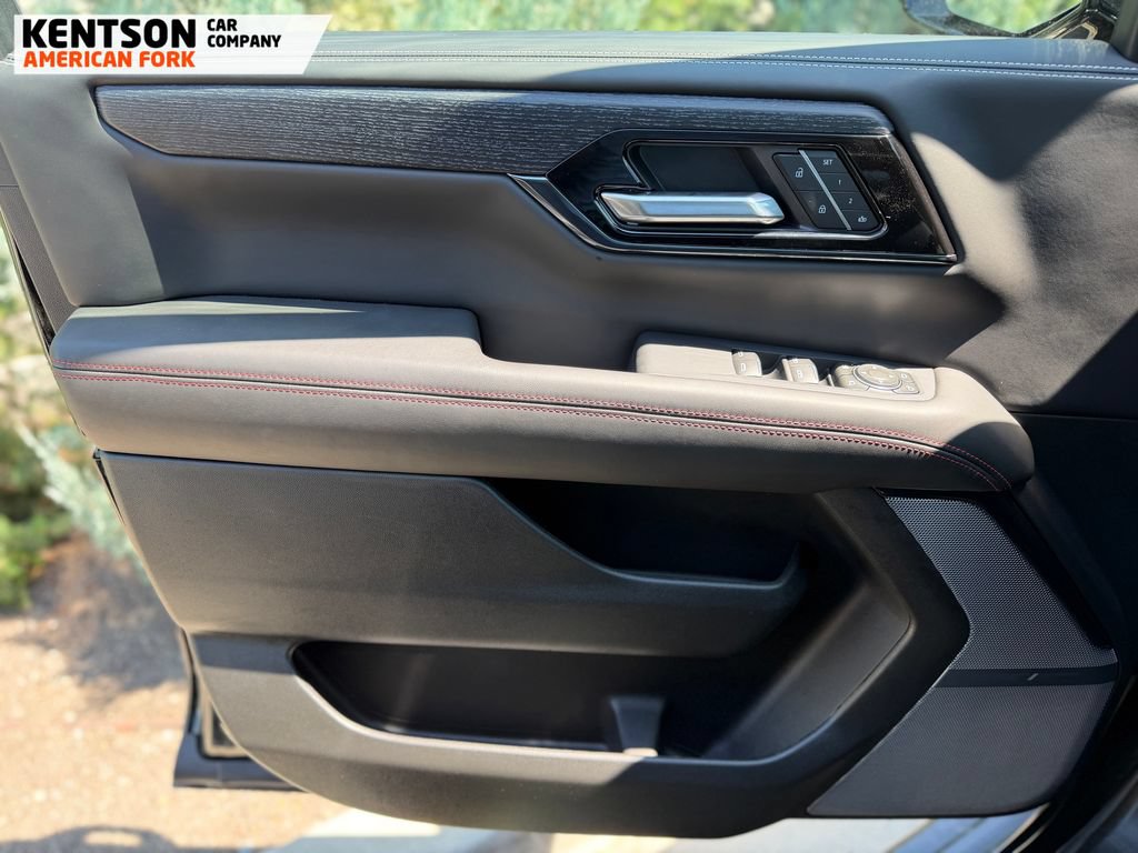 Used 2025 GMC Yukon AT4 Ultimate w/ LPO, Floor Liner Package AWD/4WD image 18