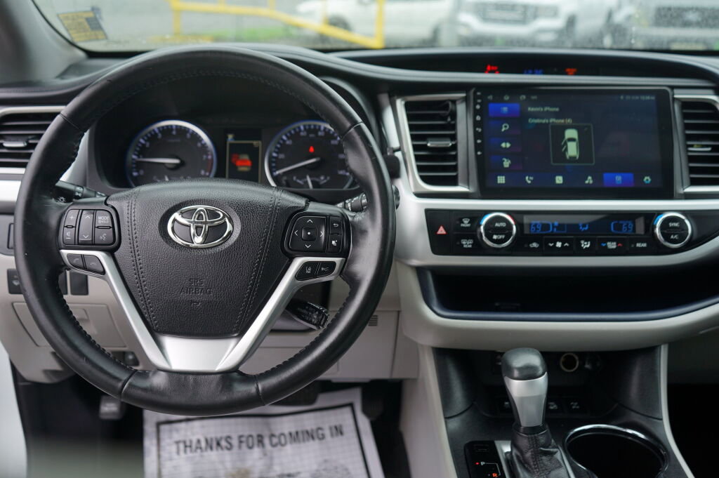 Used 2017 Toyota Highlander XLE image 15