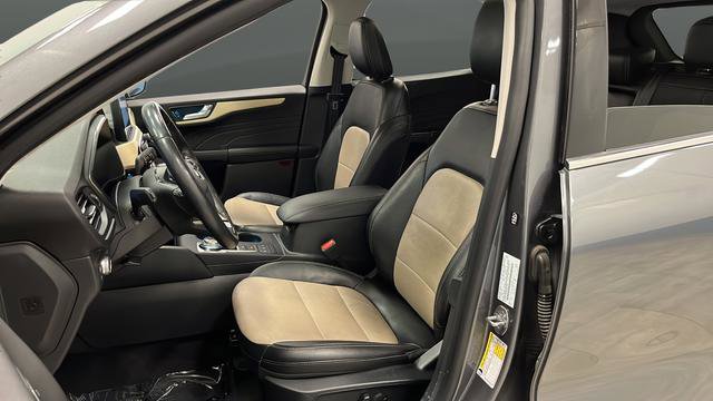 Used 2021 Ford Escape Titanium w/ Titanium Elite Package image 9