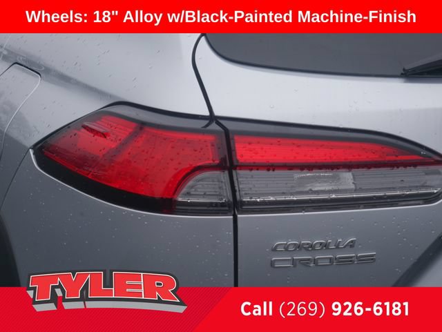 Used 2023 Toyota Corolla Cross XLE FWD image 12