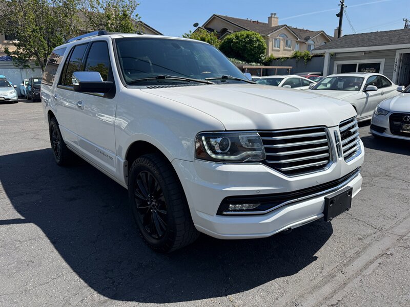 Used 2017 Lincoln Navigator Select AWD/4WD image 3