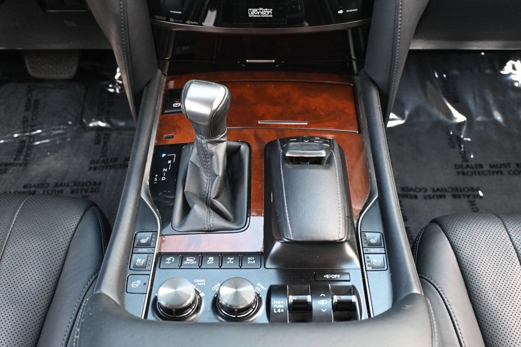 Used 2017 Lexus LX 570 4WD w/ Luxury Package image 16