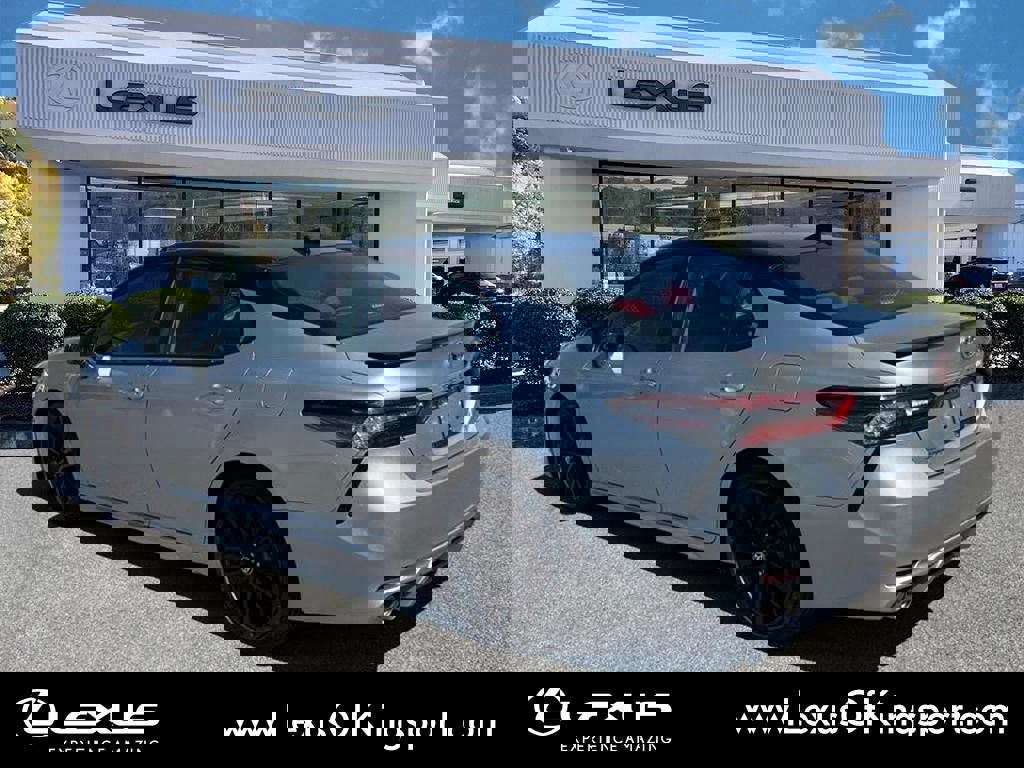 Used 2021 Toyota Camry XSE image 3