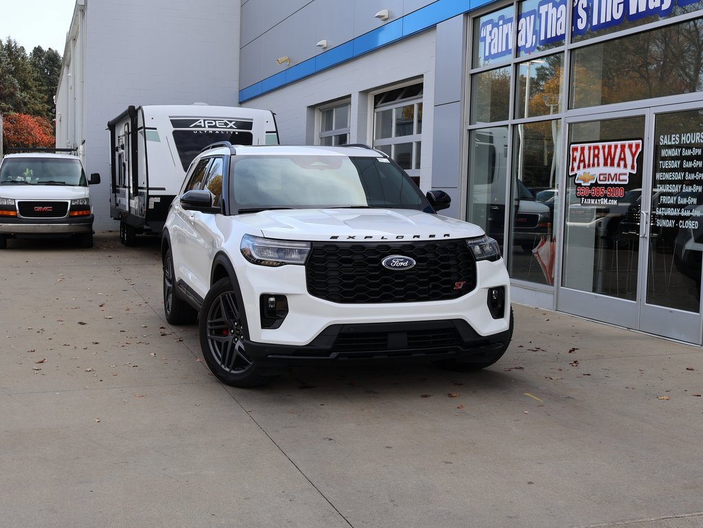 Used 2025 Ford Explorer ST image 41