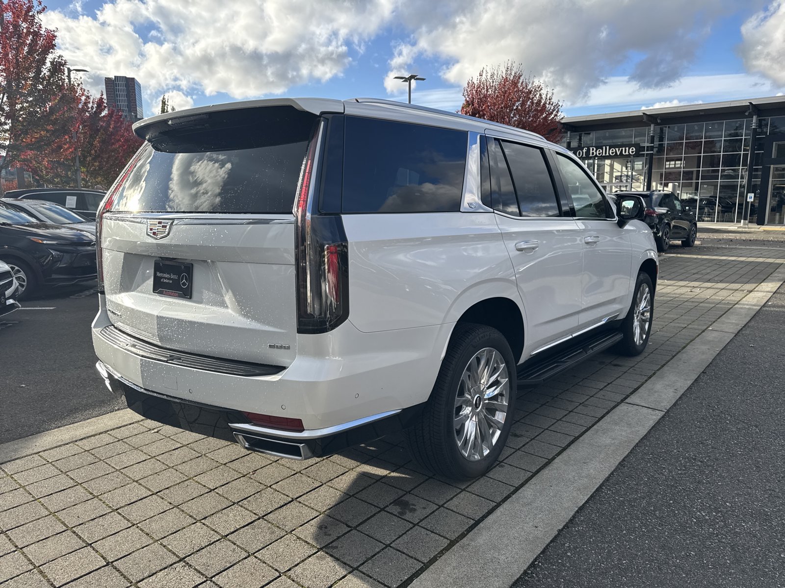 Used 2024 Cadillac Escalade Premium Luxury w/ Performance Package AWD/4WD image 5