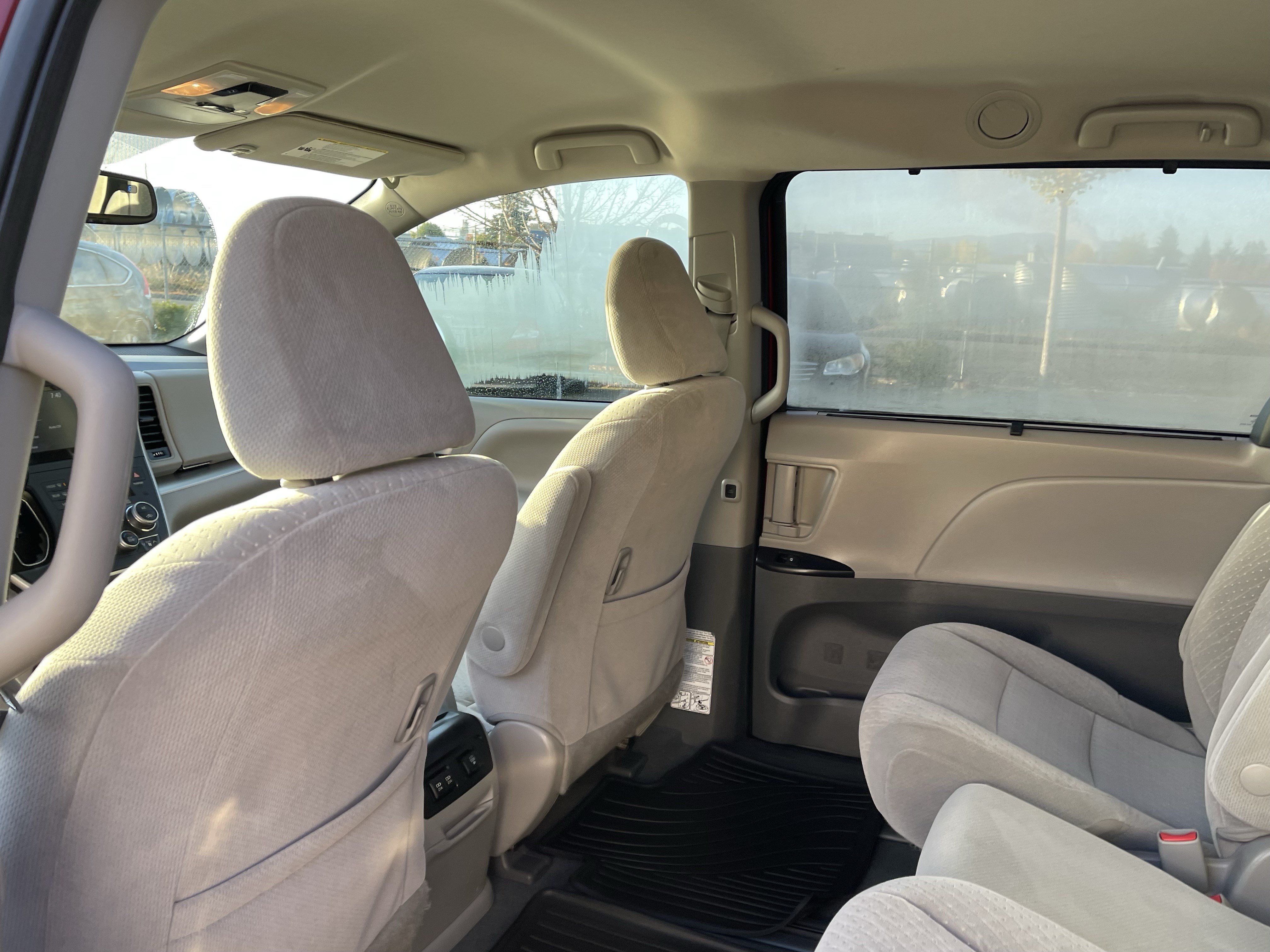 Used 2020 Toyota Sienna LE w/ LE Preferred Package FWD image 14