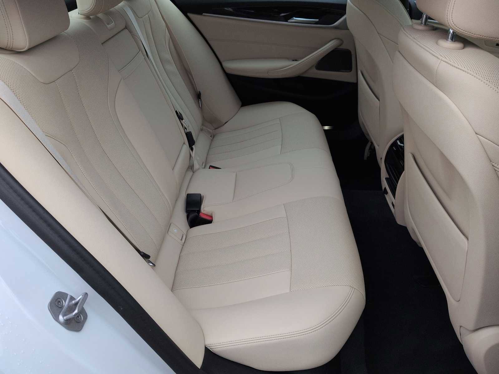 Used 2023 BMW 530i xDrive w/ Premium Package image 22