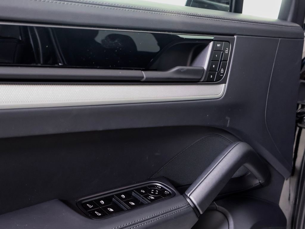 New 2026 Porsche Cayenne image 23