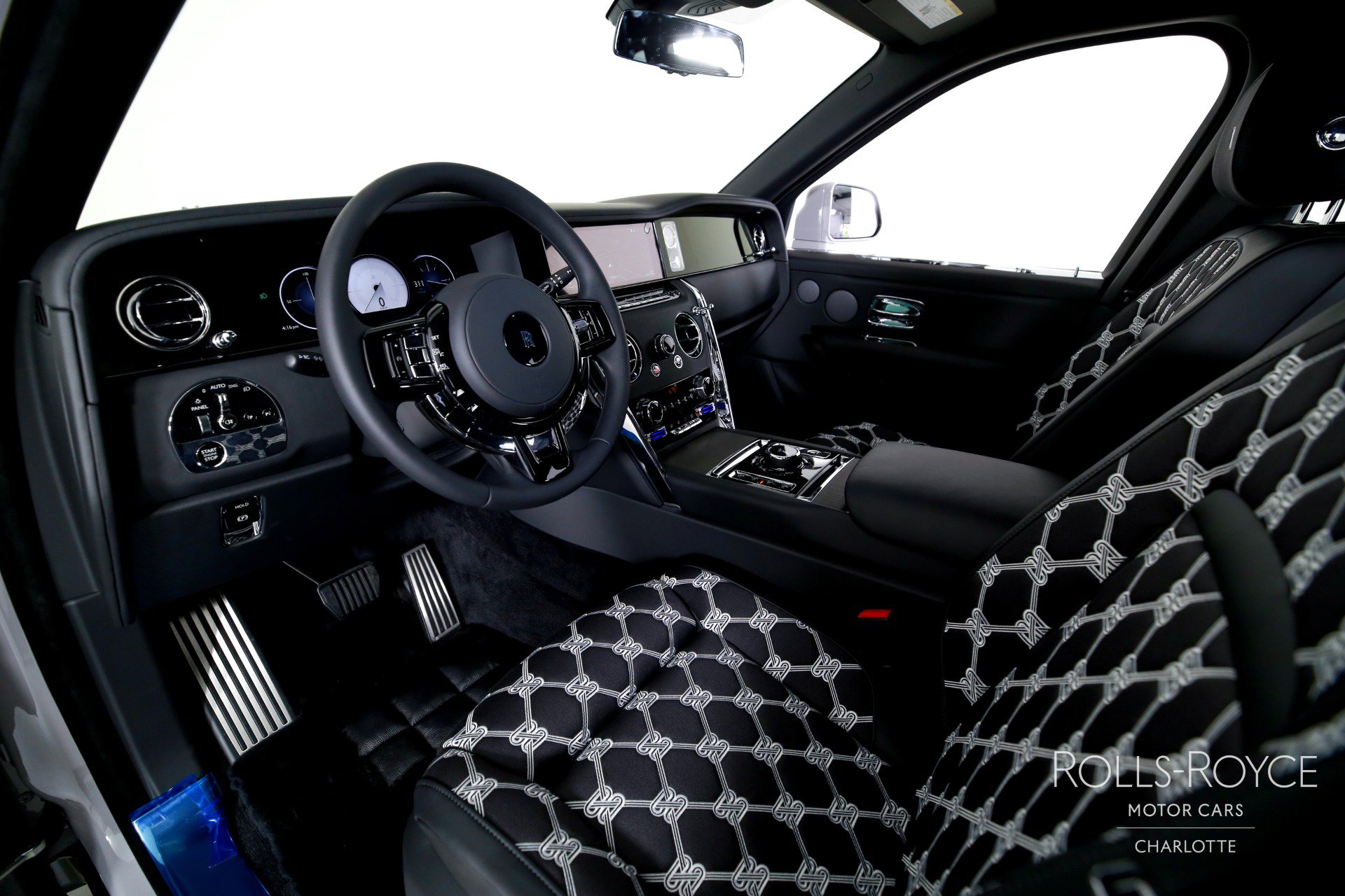 New 2026 Rolls-Royce Cullinan image 3