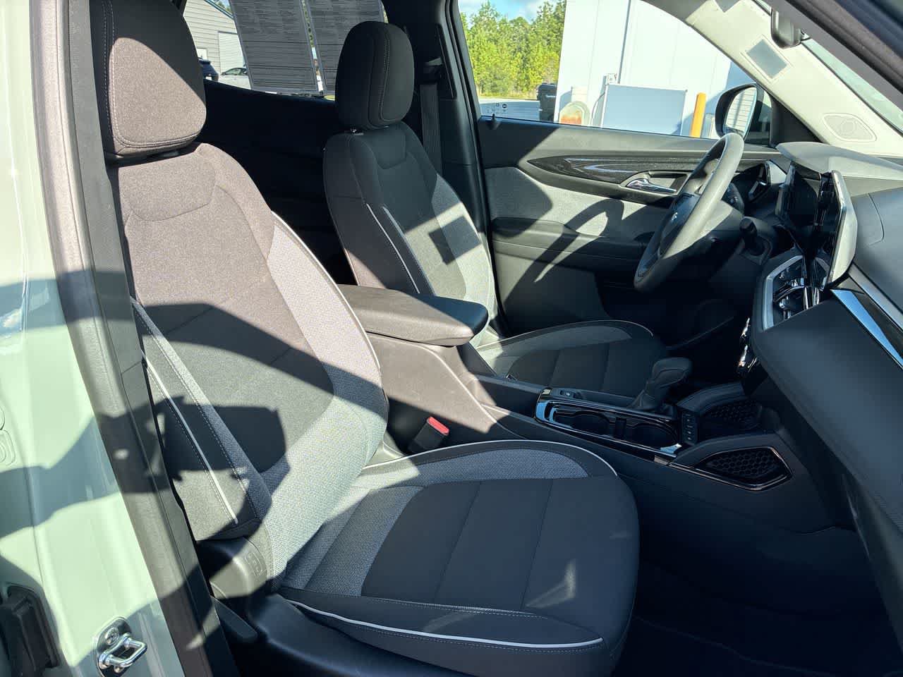 Used 2025 Chevrolet TrailBlazer LT FWD image 25