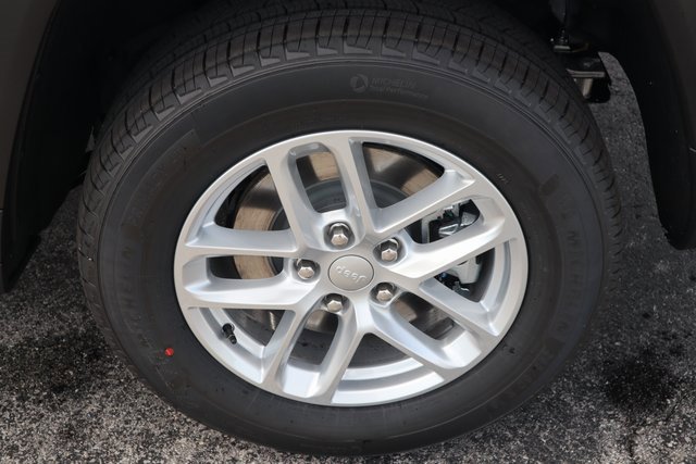 New 2025 Jeep Grand Cherokee L Laredo w/ Luxury Tech Group I image 29