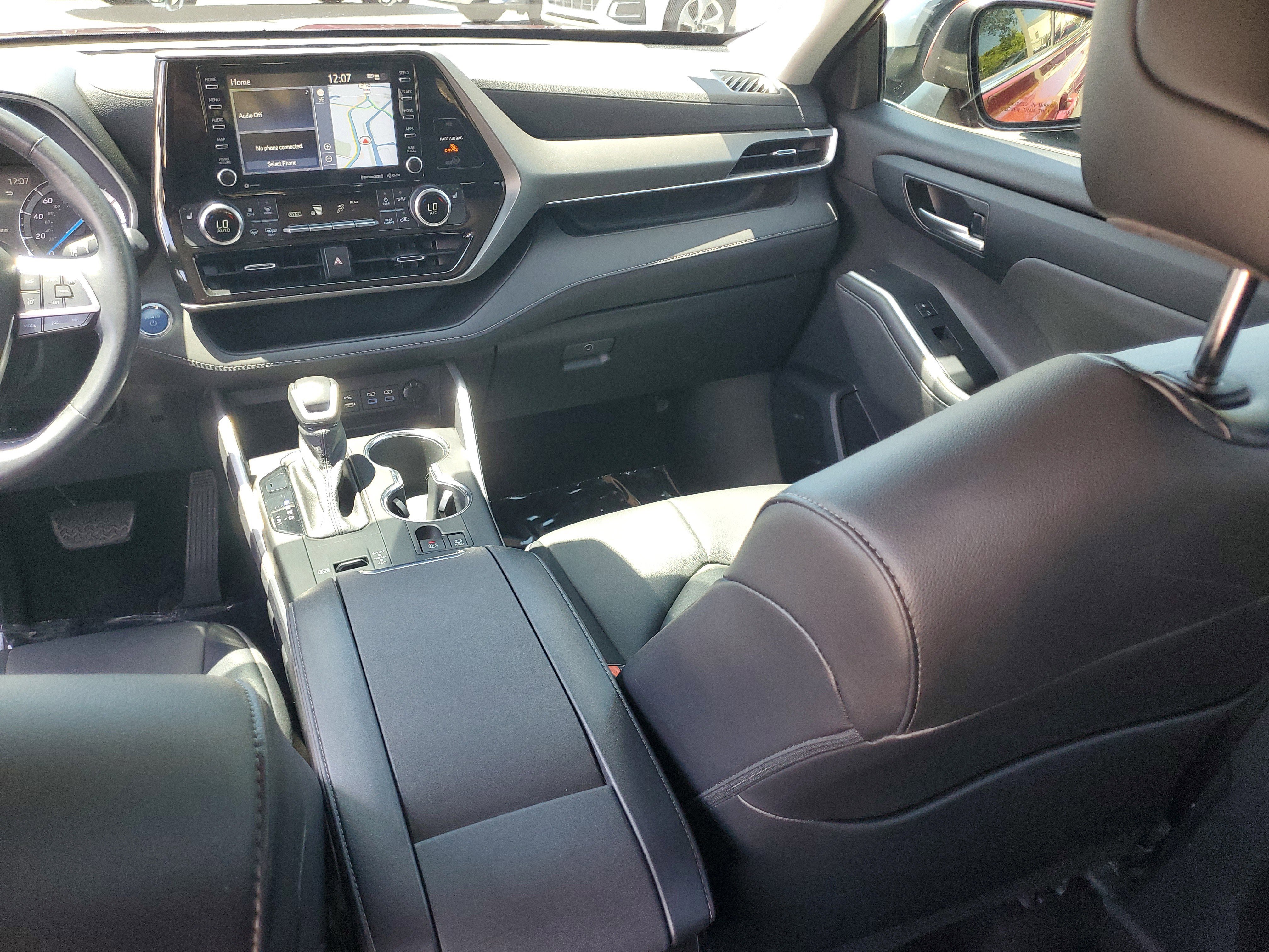 Used 2022 Toyota Highlander XLE FWD image 19