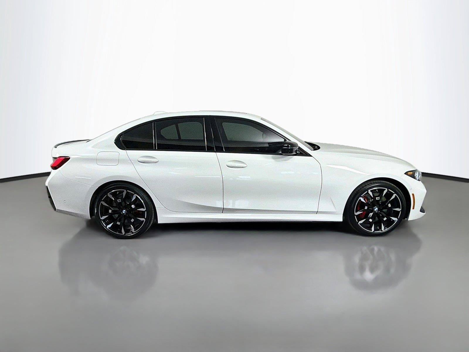 New 2026 BMW 330i xDrive Sedan w/ M Sport Package AWD/4WD image 4