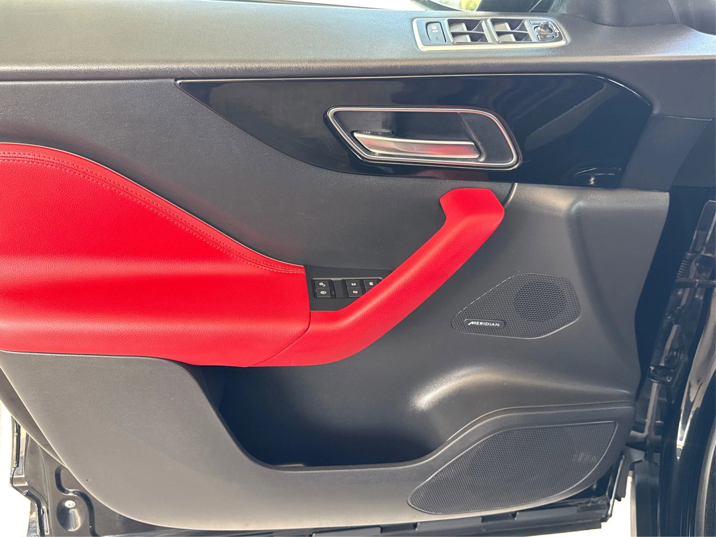 Used 2018 Jaguar F-PACE R-Sport image 20