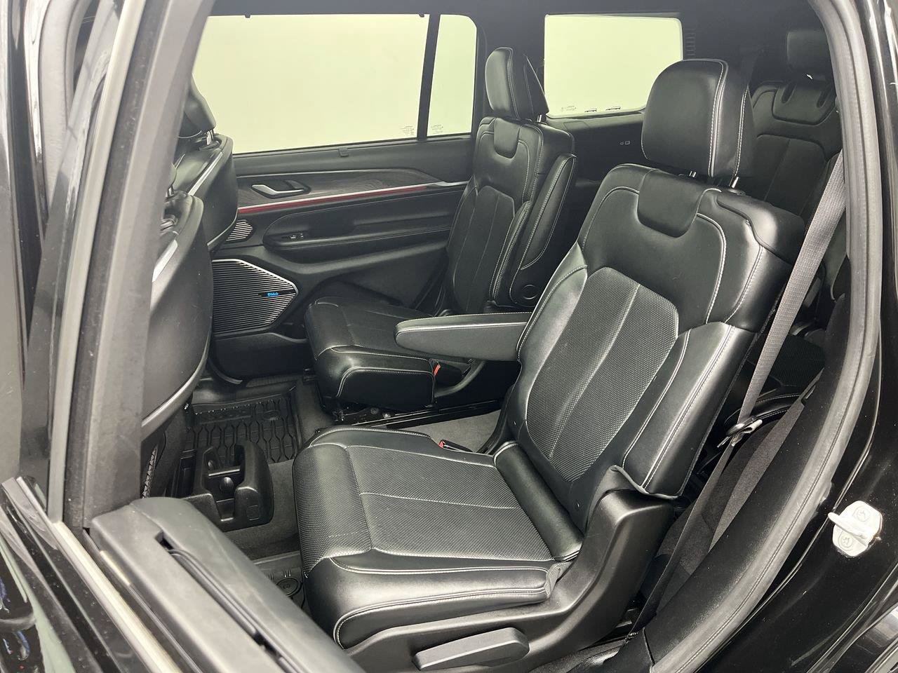 Used 2021 Jeep Grand Cherokee L Overland w/ Luxury Tech Group IV AWD/4WD image 13