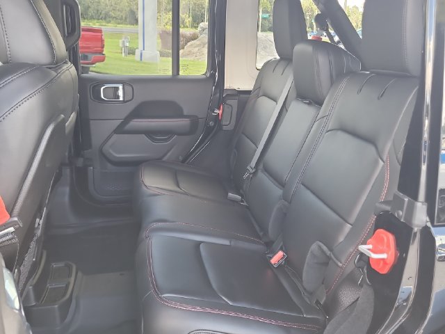 Used 2025 Jeep Wrangler Unlimited Rubicon AWD/4WD image 14