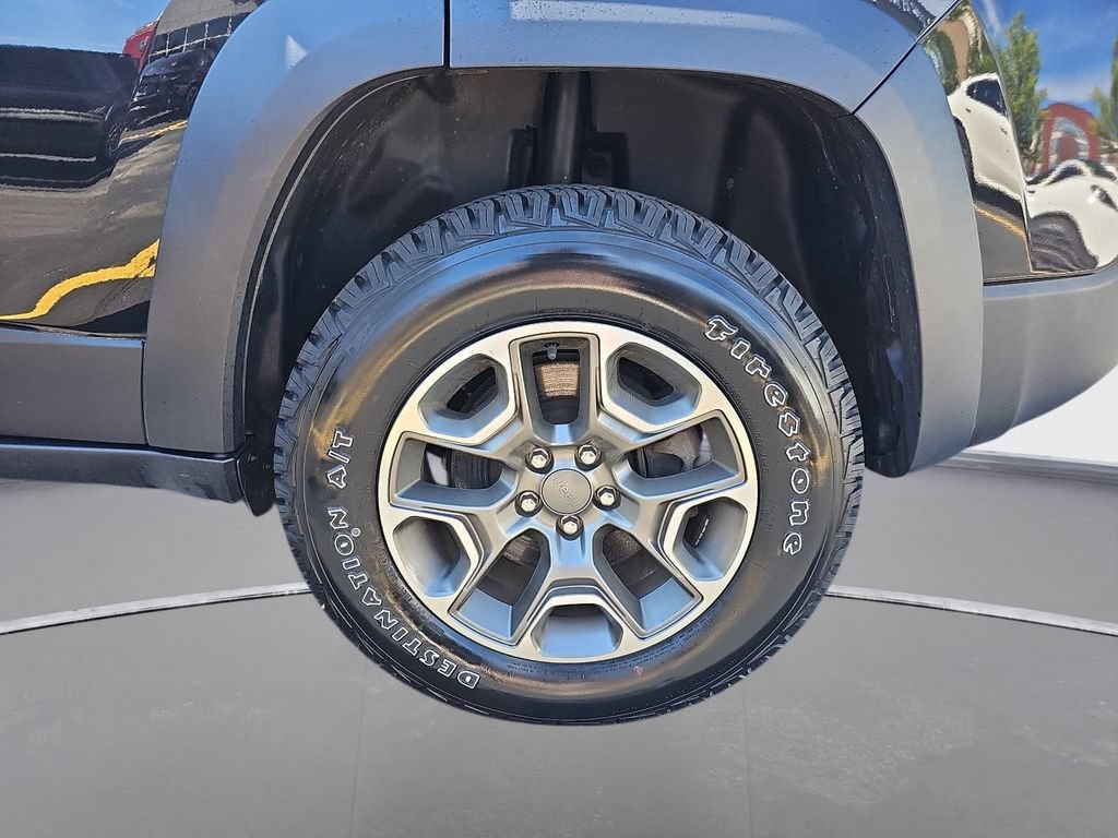 Used 2022 Jeep Cherokee Trailhawk AWD/4WD image 31