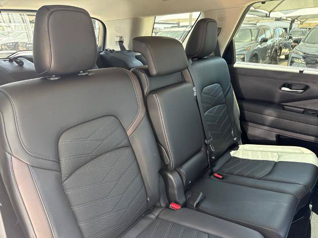 Certified 2025 Nissan Pathfinder Platinum w/ Cargo Package FWD image 24