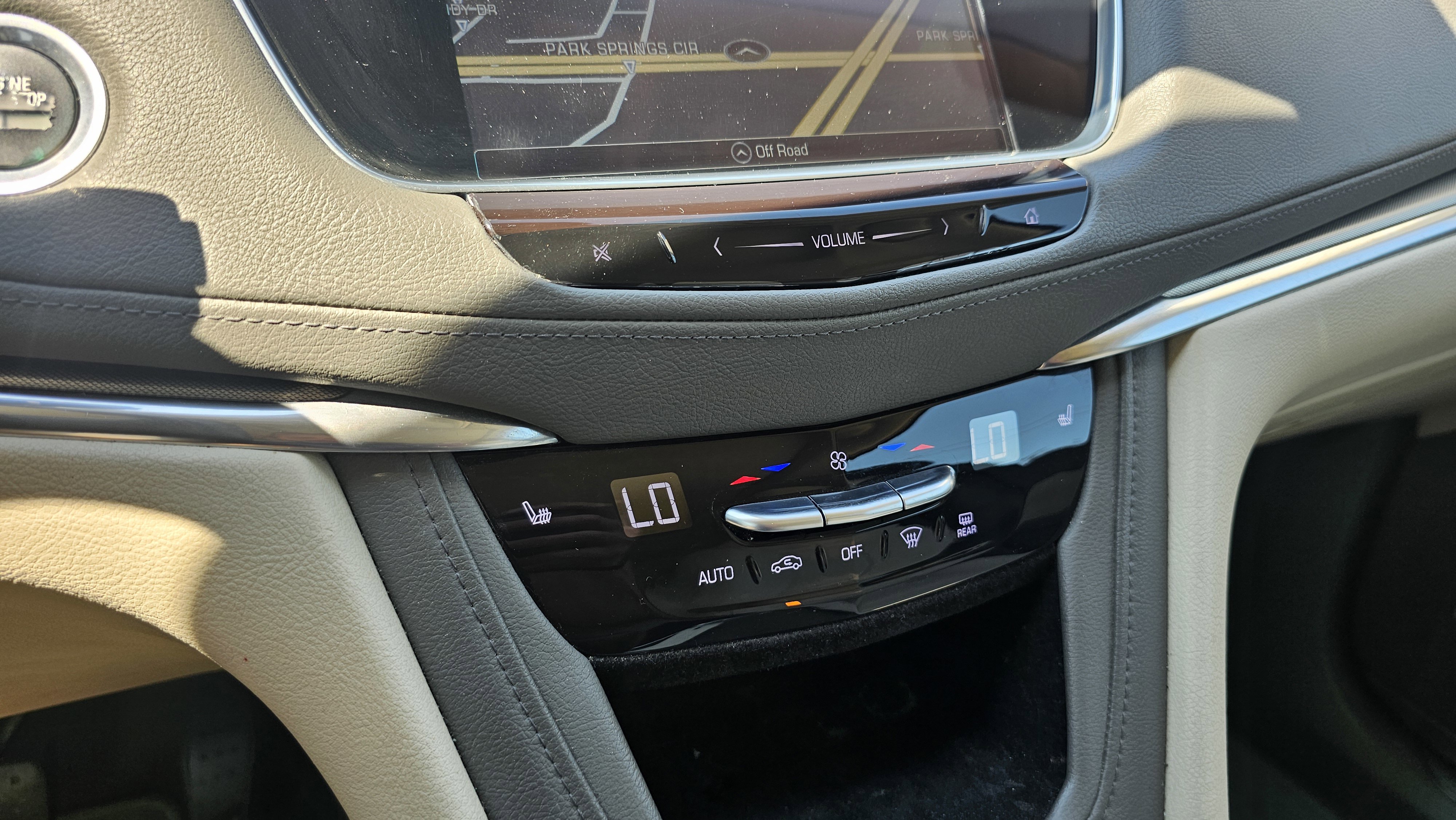 Used 2017 Cadillac XT5 Luxury w/ Driver Awareness Package FWD image 35