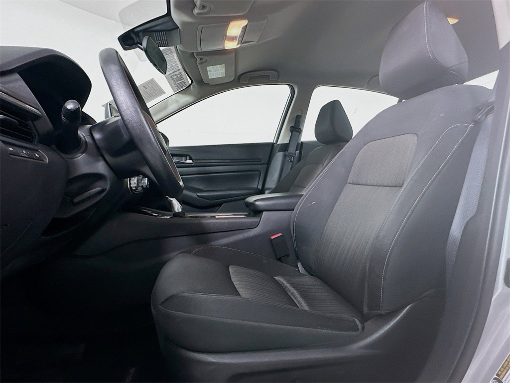 Used 2024 Nissan Altima 2.5 SV image 11