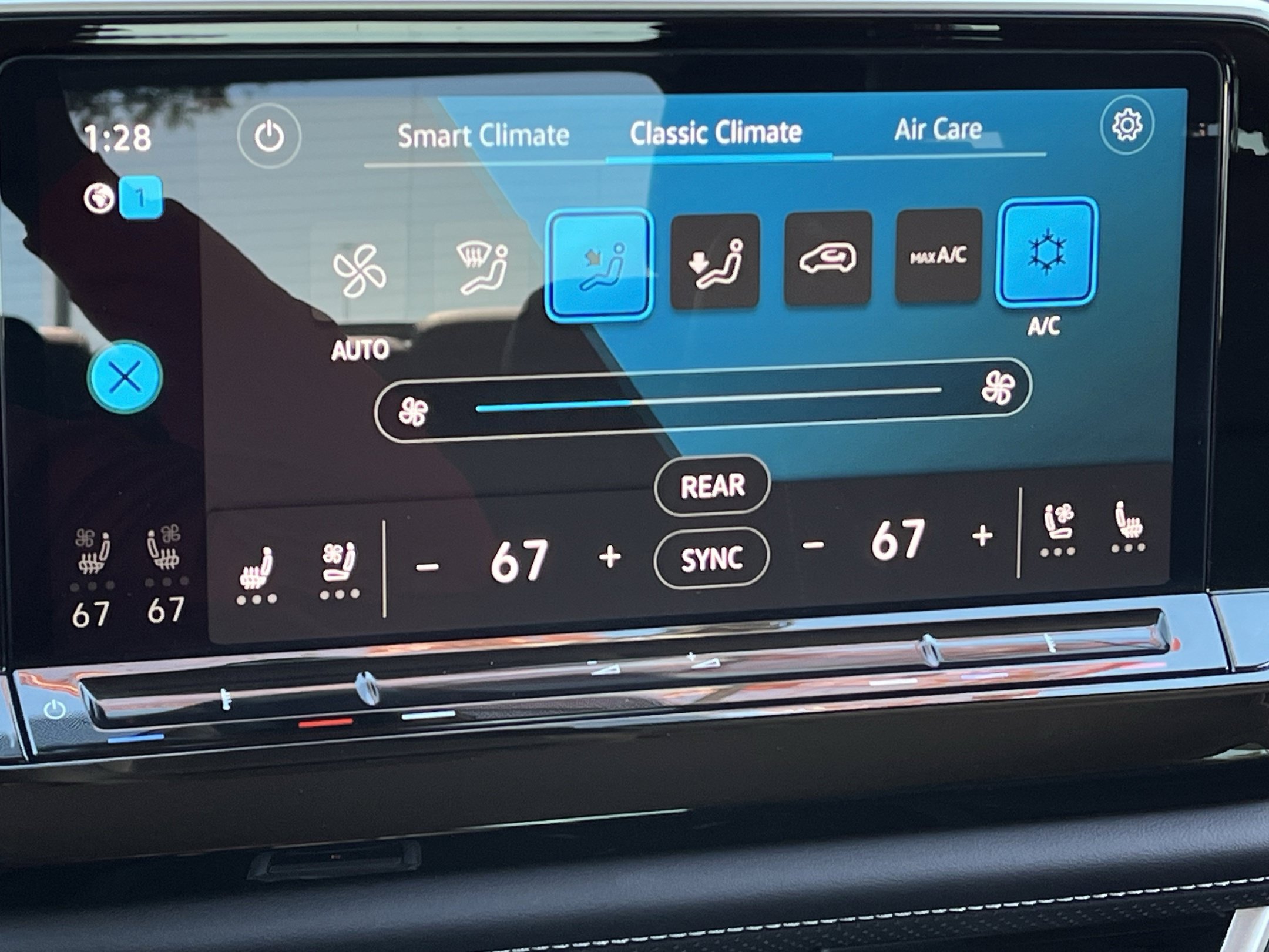 Certified 2026 Volkswagen Atlas SE FWD image 19