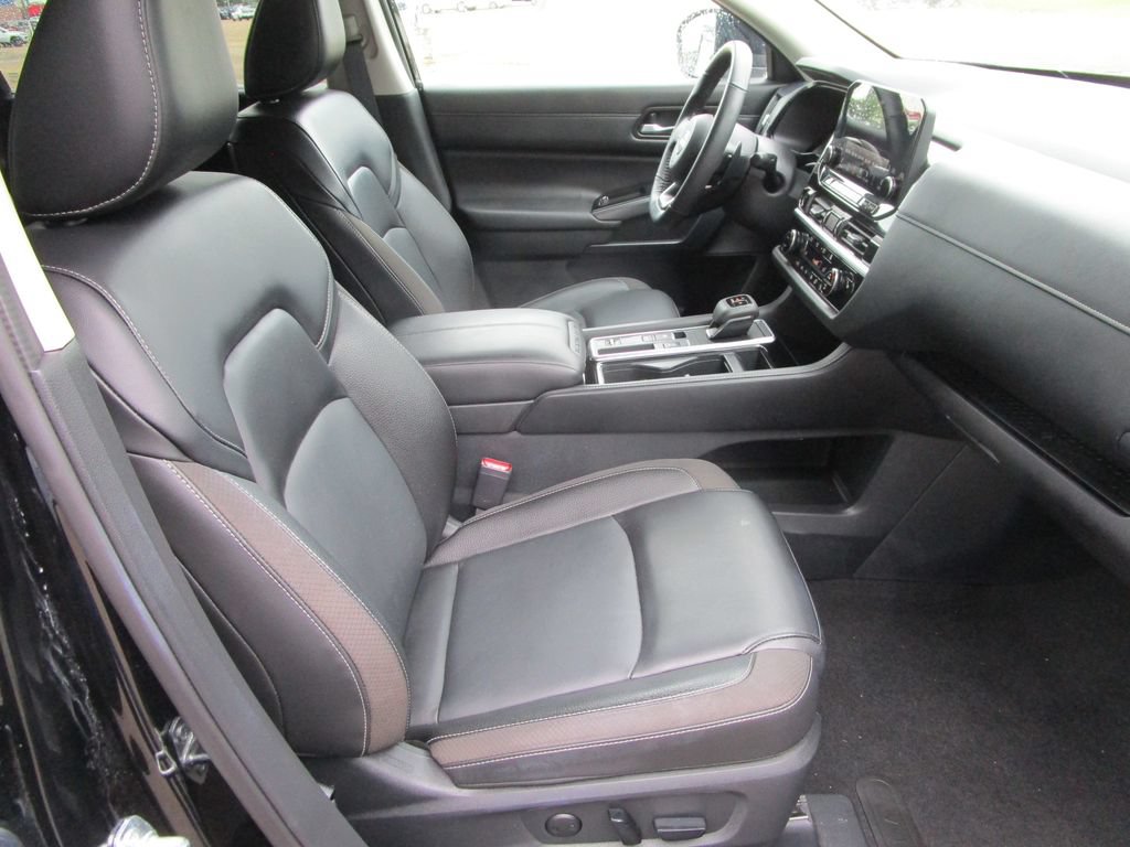 Used 2024 Nissan Pathfinder SL FWD image 25