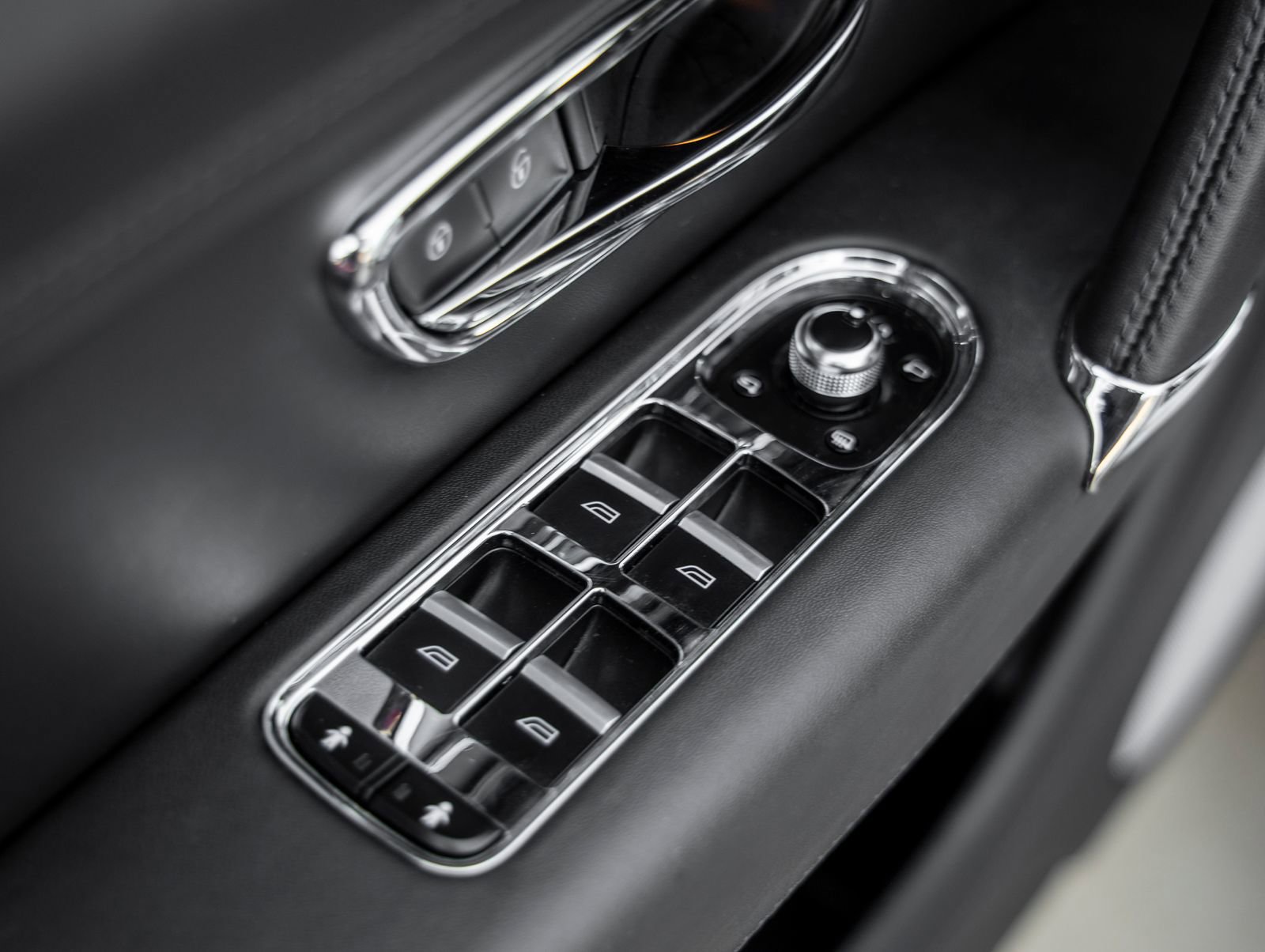 Used 2020 Bentley Bentayga AWD/4WD image 20