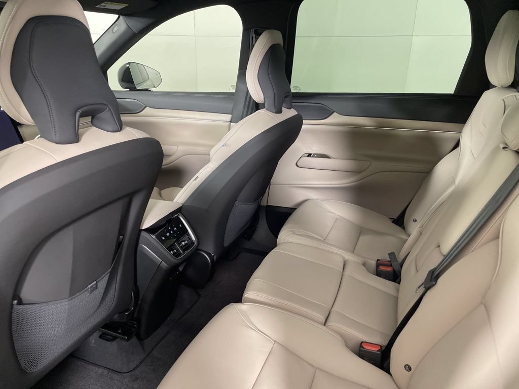 Used 2025 Volvo EX90 Plus AWD/4WD image 38