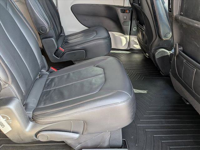 Used 2020 Chrysler Pacifica Touring-L Plus image 21