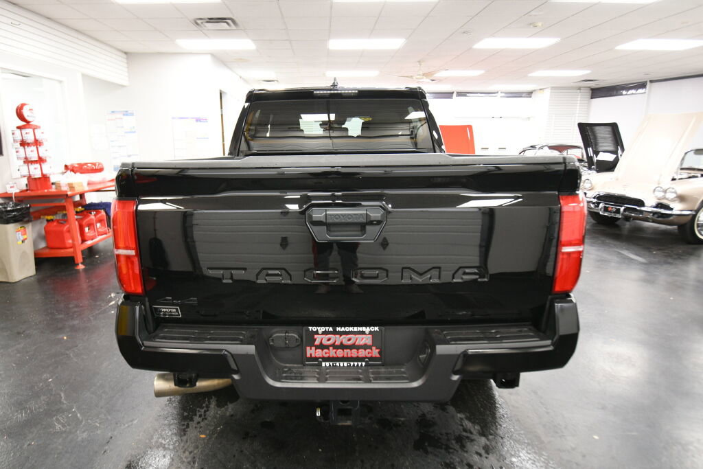 Used 2024 Toyota Tacoma TRD Off-Road image 6