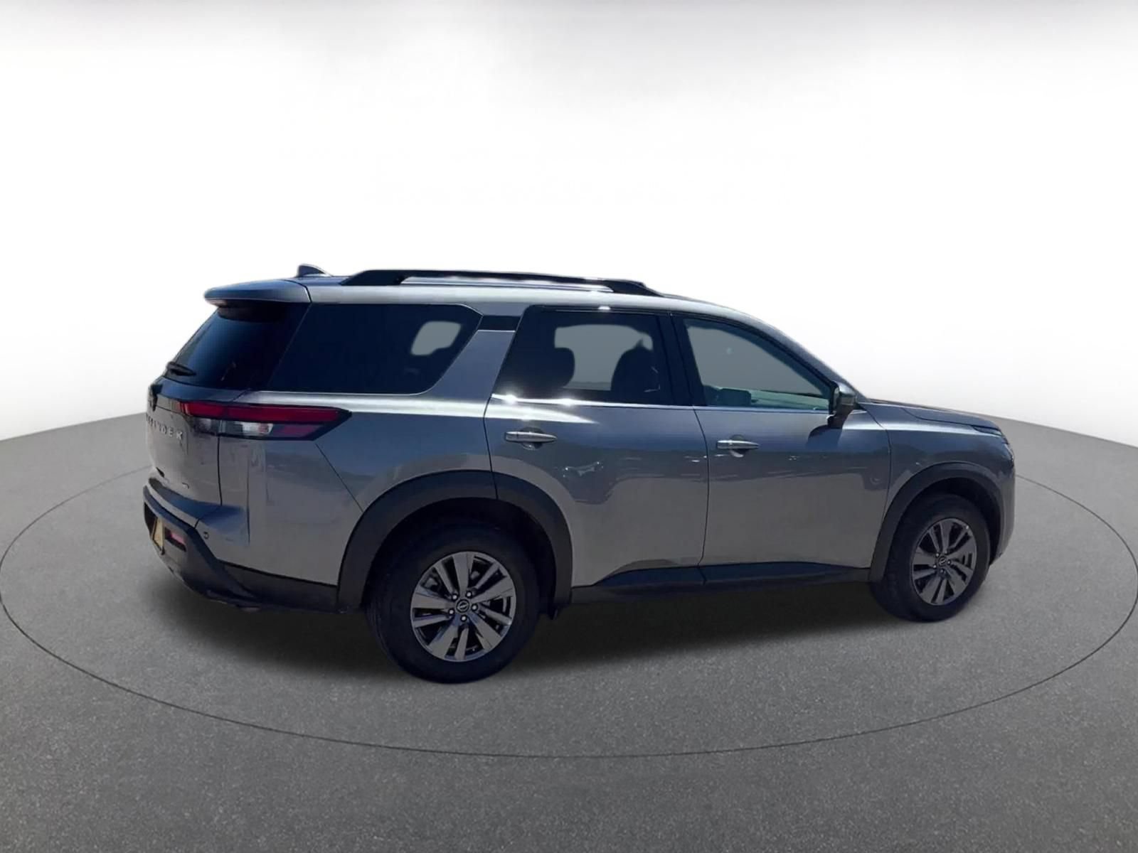 Used 2025 Nissan Pathfinder SV AWD/4WD image 12