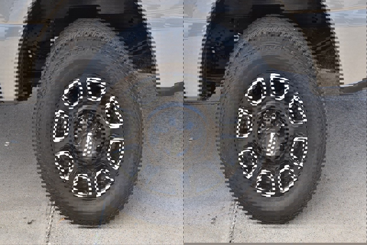 Certified 2024 Ford F250 Platinum w/ FX4 Off-Road Package image 13