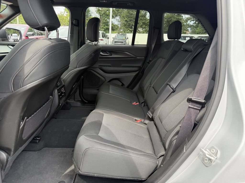Used 2025 Jeep Grand Cherokee Laredo X AWD/4WD image 21