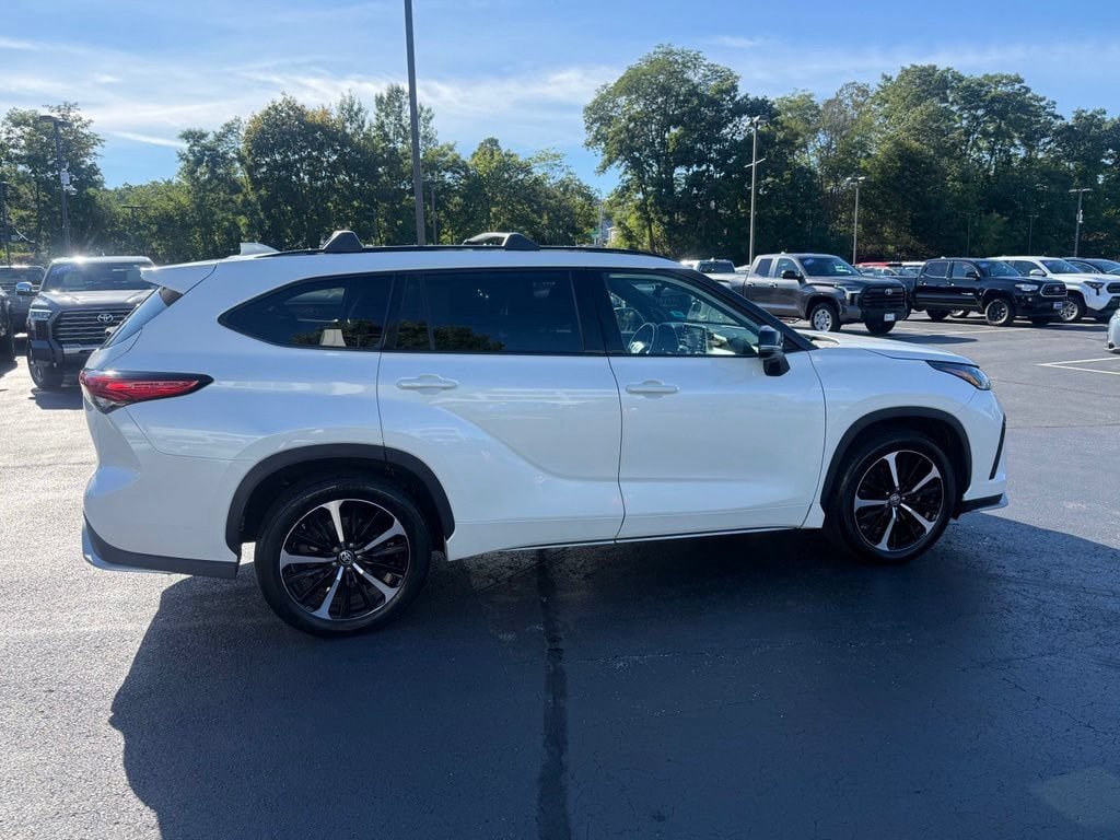 Used 2021 Toyota Highlander XSE AWD/4WD image 9