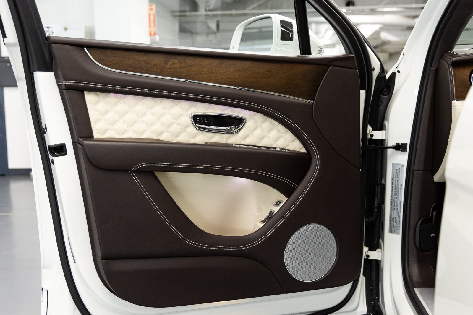 Used 2023 Bentley Bentayga AWD/4WD image 47