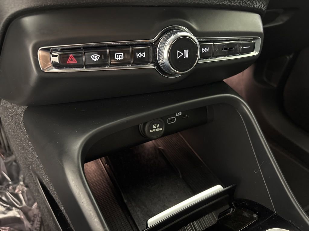 Used 2023 Volvo C40 P8 Recharge Plus image 36