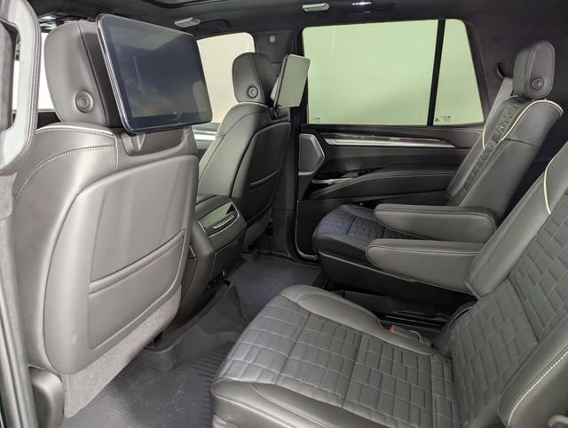 Used 2025 Cadillac Escalade V w/ LPO, ONYX Package AWD/4WD image 17