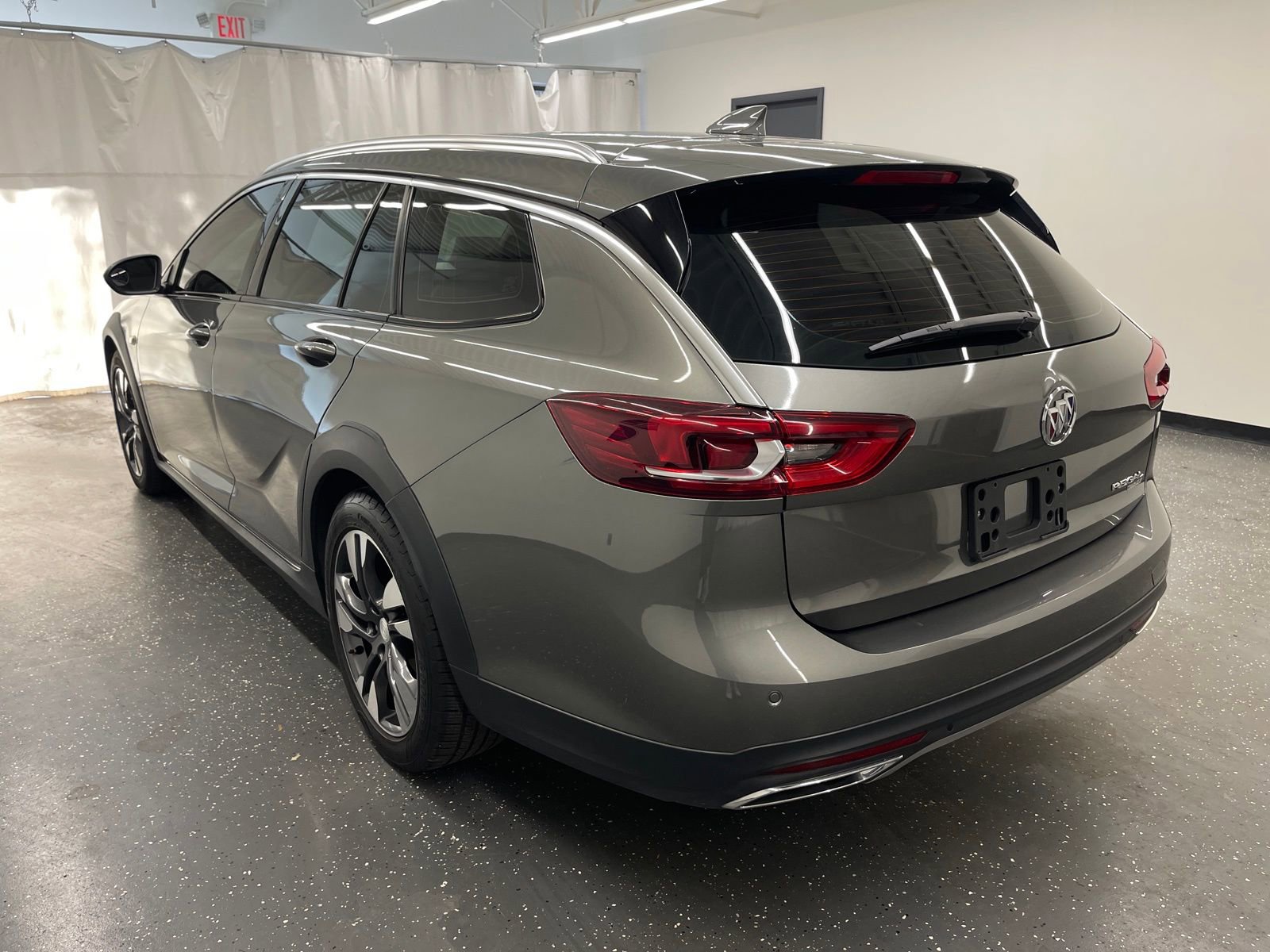 Used 2019 Buick Regal Preferred w/ Driver Confidence Package I image 3