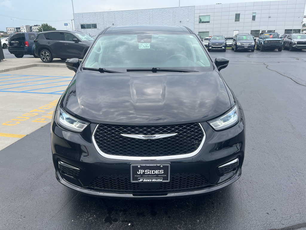 Used 2024 Chrysler Pacifica Touring-L FWD image 4