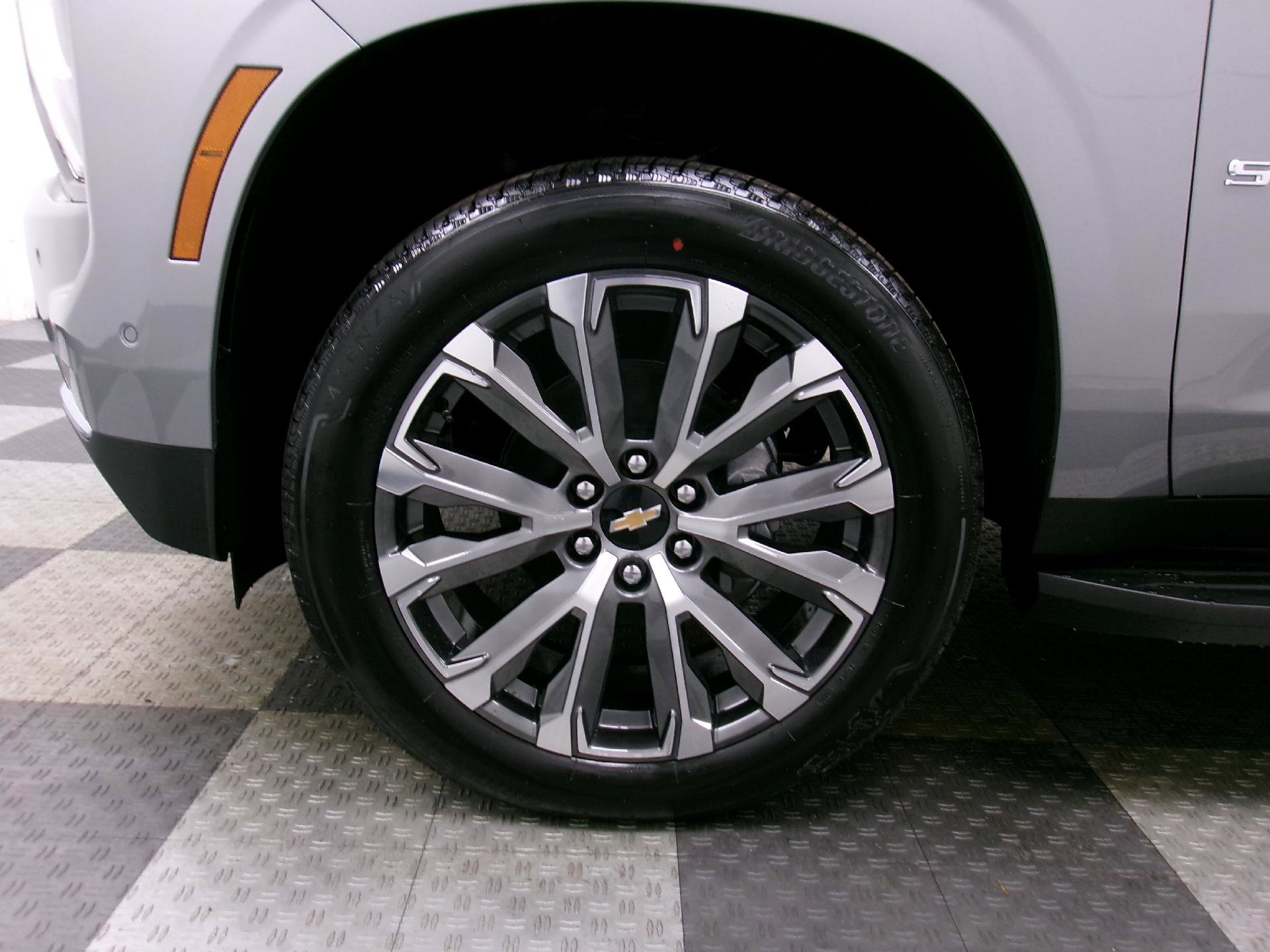 New 2026 Chevrolet Suburban High Country w/ Sun And Tow Package AWD/4WD image 19