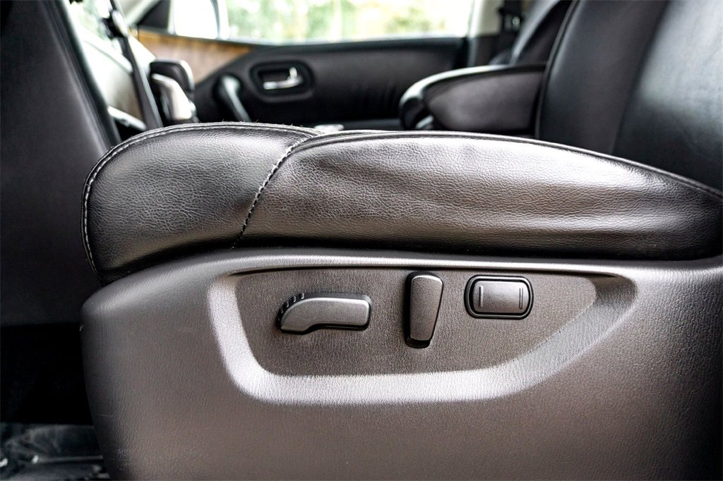 Used 2023 Nissan Armada SL w/ Captain's Chairs Package image 12