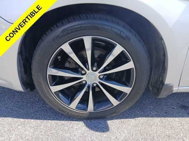 Used 2012 Chrysler 200 S FWD image 2