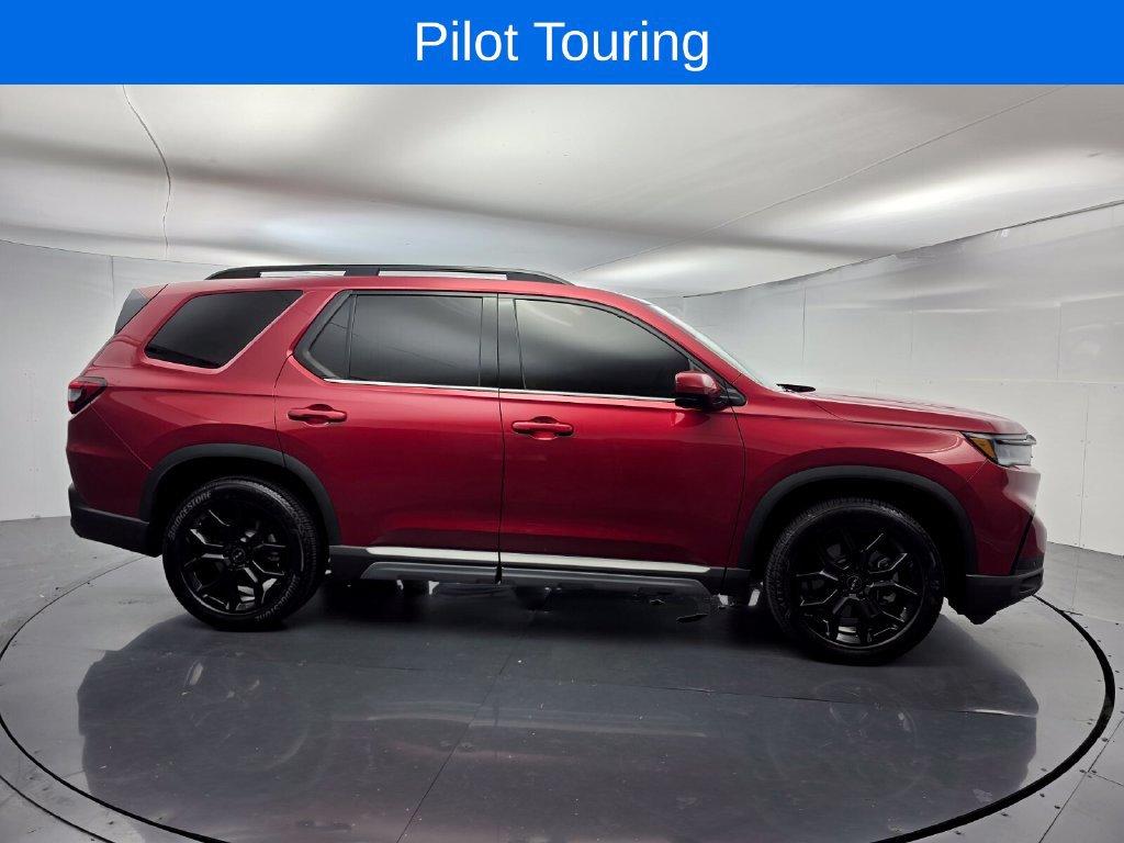 Used 2025 Honda Pilot Touring image 3