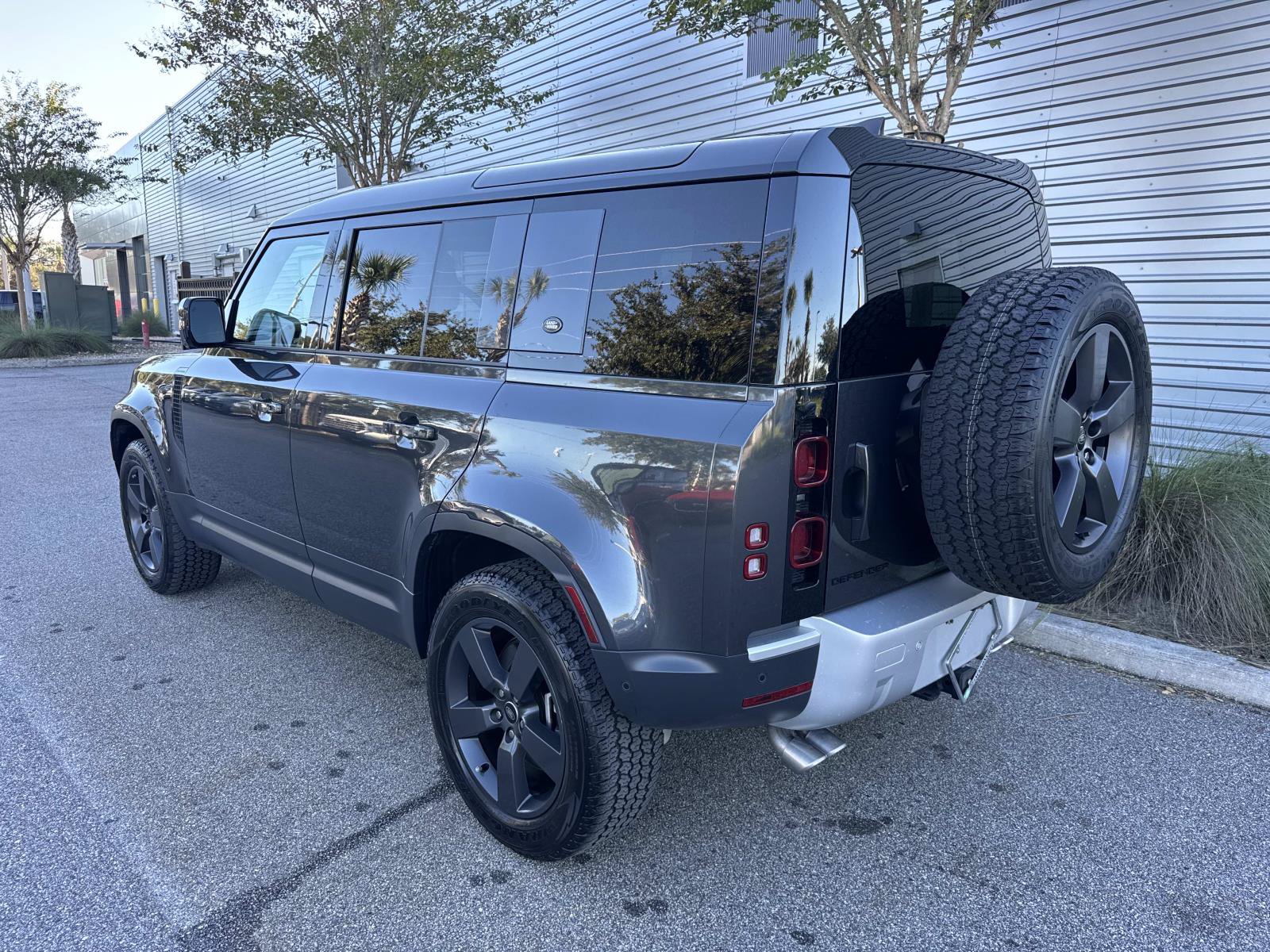 Certified 2024 Land Rover Defender 110 SE AWD/4WD image 3