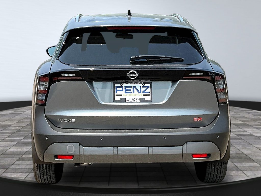 Used 2026 Nissan Kicks SR FWD image 4