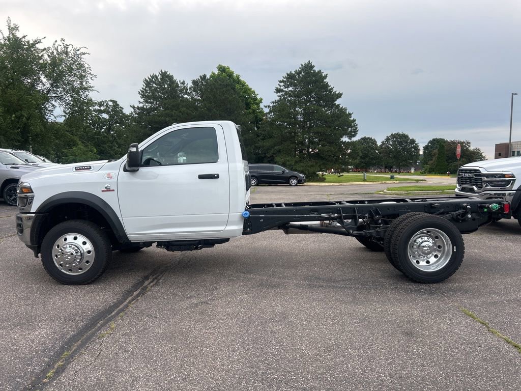 New 2025 RAM 5500 Tradesman AWD/4WD image 4