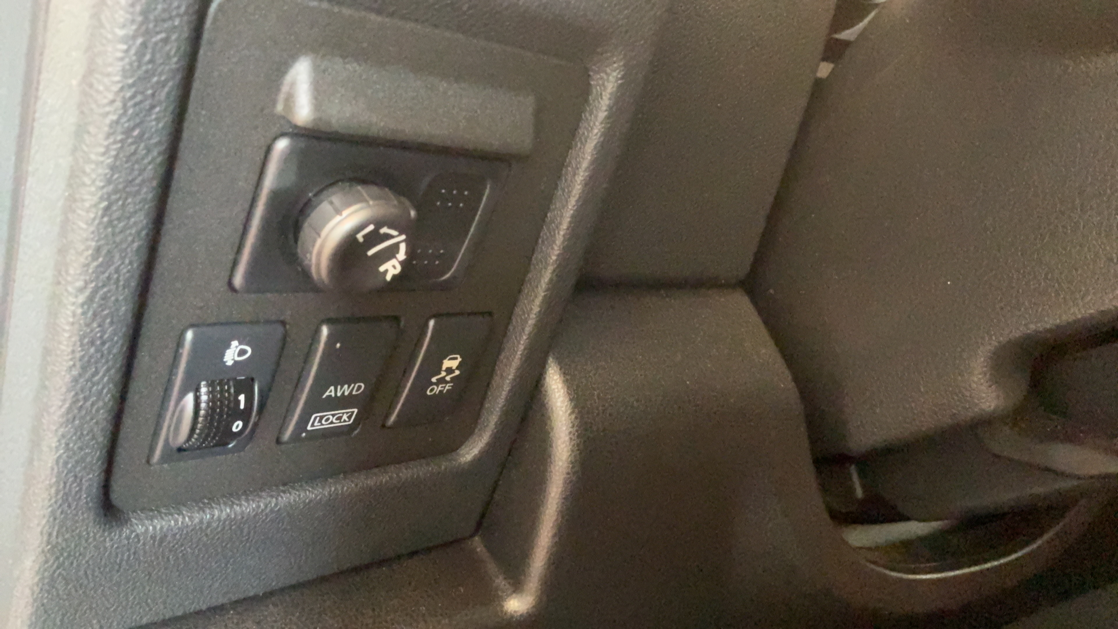 Used 2011 Nissan Rogue SV w/ SL Pkg AWD/4WD image 19