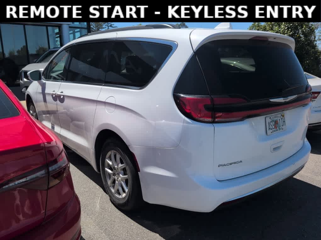 Used 2022 Chrysler Pacifica Touring-L image 6