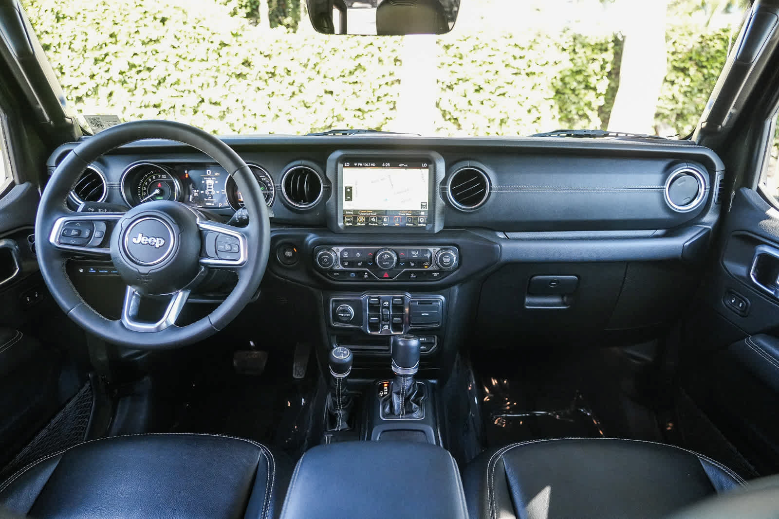 Used 2023 Jeep Wrangler Unlimited Sahara w/ Cold Weather Group AWD/4WD image 12