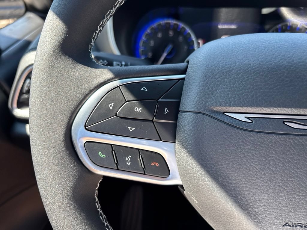 New 2027 Chrysler Pacifica Select FWD image 37